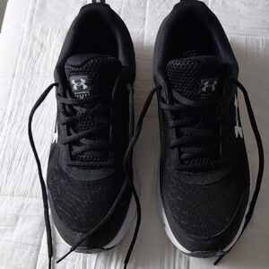 Under Armour Black and White Sneakers 11.5